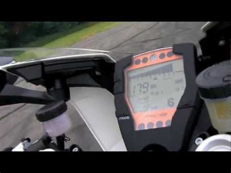 Intento de top speed en una ktm rc8 r 2012, tocó abortar por inestabilidad en la dirección, de haber continuado. KTM RC8 R Top Speed Run - YouTube