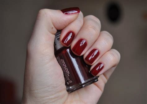 Sy is al as die mees gelese skrywer in afrikaans beskryf. Looking for NP similar to Essie Bordeaux - jelly, vampy ...