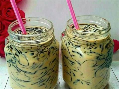 Dalam wadah masukkan susu full cream plain susu kental manis fiber cream aduk rata. Es cincau serut gula merah | Resep | Cincau, Resep, dan ...