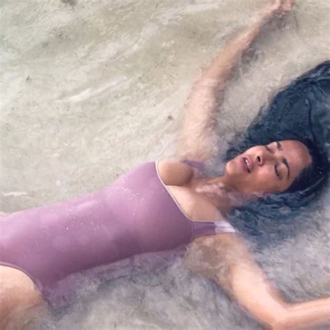 2 сентября 1966, коацакоалькос, веракрус). SALMA HAYEK in Swimsuit Rrelaxing at a Beach 08/20/2019 ...