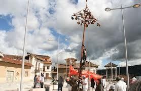 Vamos a hacer un recorrido por los juegos tradicionales del ecuador, estos juegos puedes ser disfrutados solos, en pareja, entre grupos o en familia.además, pueden participar de ellos, tanto niños como adultos. JAIME GALARZA ZAVALA