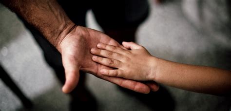 Este martes, el presidente sebastián piñera anunció con bombos y platillos el pago de un bono equivalente a $100.000 para más de un millón de familias vulnerables, como una medida para paliar la crisis social que vive el país. Pensión de alimentos: reforma permitirá sancionar y ...