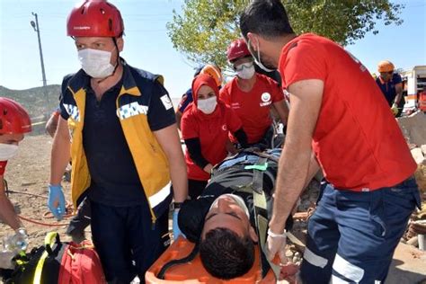 Ayrıca bingöl bölgesindeki meydana gelen artçı depremleri de görebilirsiniz. Bingöl'de gerçeğini aratmayan deprem tatbikatı - Haber