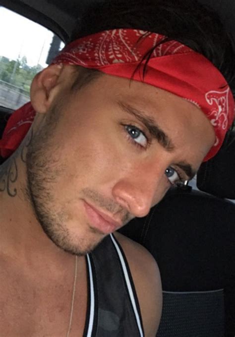 Television personality stephen bear parties with friends ignoring social distancing rule amid the coronavirus outbreak that is currently still spreading. Stephen Bear snorts mystery substance in newly unearthed clip | Daily Star