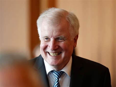 #memes #aww #wholesome #entertainment #men. Seehofer, pour ses 69 ans, se réjouit de l'expulsion de 69 ...