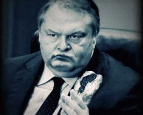 Συνορεύει δ με την πολωνία, β με τη λιθουανία, βα. ΕΓΚΛΗΜΑ! ΧΑΡΙΖΟΥΝ ΣΤΑ ΣΚΟΠΙΑ ΤΟ ΟΝΟΜΑ ΤΗΣ ΜΑΚΕΔΟΝΙΑΣ!