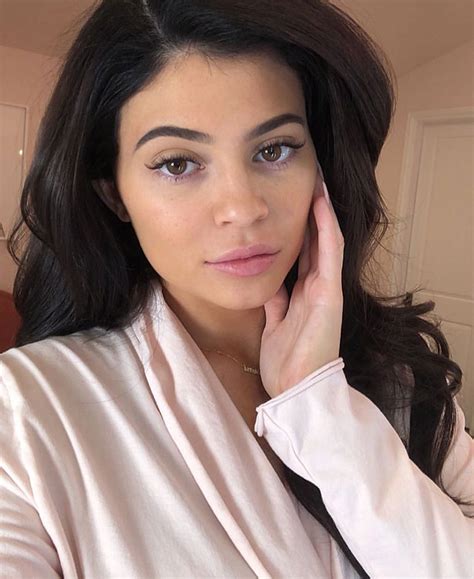 The official kylie jenner shop. Kylie Jenner comparte una foto sin maquillaje: así es su piel