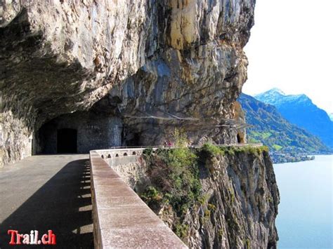 Das hotel schmid & alfa liegt direkt am vierwaldstättersee in brunnen (zentralschweiz). Axen - Axenstrasse - der alte Teil der Axenstrasse ...