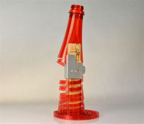 This plastic bottle cutter makes recycling even smarter. Innovation : le PLASTIC BOTTLE CUTTER