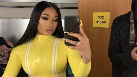 Megan likes to watch horror movies. Rapper Megan Thee Stallion surpreende ao posar em biquíni ...