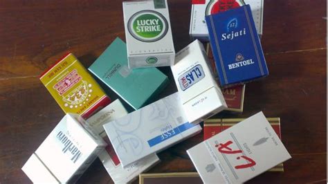 Sebatang rokok adalah sejumput tembakau yang digulung di atas kertas dengan api di satu ujung dan orang bodoh di ujung yang lain. Kata Kata Iklan Rokok Lucu - Kumpulan Kata Bijak