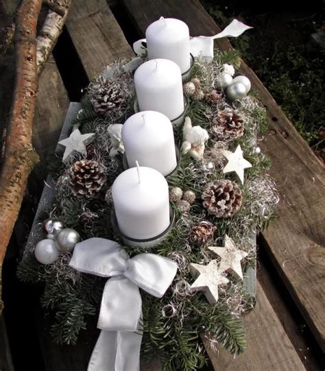 Dieser pinnwand folgen 140 nutzer auf pinterest. Adventskranz Adventsgesteck frisch weiß große Kerzen Engel ...
