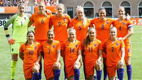 Nederlands vrouwenelftal wint generale voor EK met ruime ...