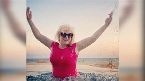 Raised $80 from 2 donations. Pärchen-Trip mit neuem Freund: Rebel Wilson im Urlaub ...