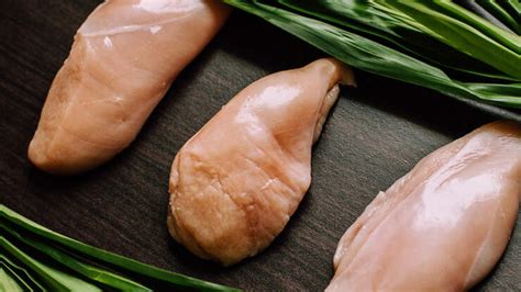 Ok so i'm starting to cook dinner, i learned something recently that i thought was so cool and i wanted to share. This TikTok Hack Makes Removing Chicken Breast Tendons ...