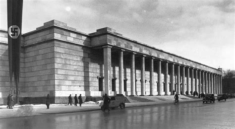 Die freunde haus der kunst unterstützen und fördern das haus der kunst. Blind Faith | Munich Confronts its Dark Past with a ...