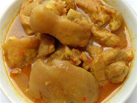 Seblak) adalah makanan indonesia yang dikenal berasal dari bandung, jawa barat yang bercita rasa gurih dan pedas.terbuat dari kerupuk basah yang dimasak dengan sayuran dan sumber protein seperti telur, ayam, boga bahari, atau olahan daging sapi, dan dimasak dengan kencur. Lempah Kuning Ayam - 10 Makanan Khas Bangka Recommended ...