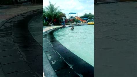 Bisa dibilang kolam renang tmc (tirta mulya cimaung) waterpark ini punya tempat yang luas. Mandi di kolam renang - YouTube