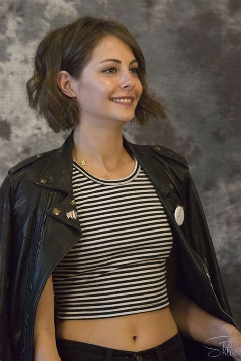 The short bob girl is ready. Flarrow And more | Willa holland, Thea queen, Short hair ...
