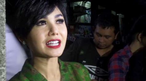 Vina panduwinata hingga yuni shara, geng rumpies comeback ke industri musik. Yuni Shara Doakan Ariel dan Sophia Muller Segera Menikah