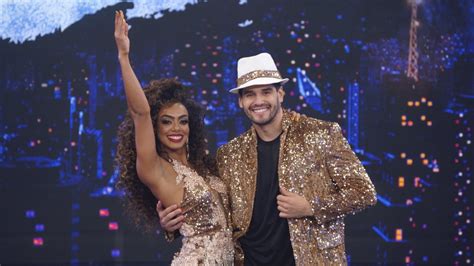 The show pairs a number of celebrities with professional ballroom dancers who each week compete against each other. 'Dança dos Famosos 2019': confira as apresentações do ...