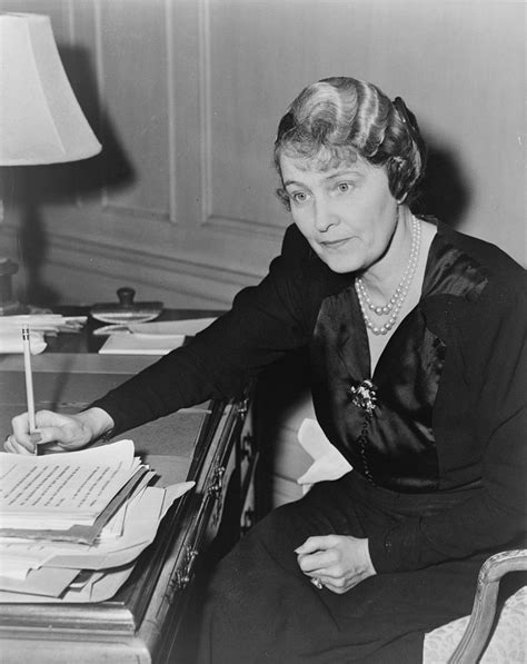 Marjorie merriweather post was indeed an american empress, and nancy rubin makes that quite this book is a comprehensive biography of marjorie merriweather post. Königliche Juwelen: Marie Antoinettes Diamant-Ohrringe