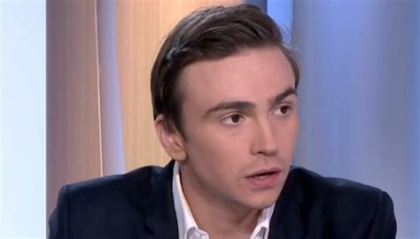 En même temps, comme chroniqueur au journal, on n'a pas eu à se plaindre. L'invraisemblable bourde d'un journaliste en direct sur L ...