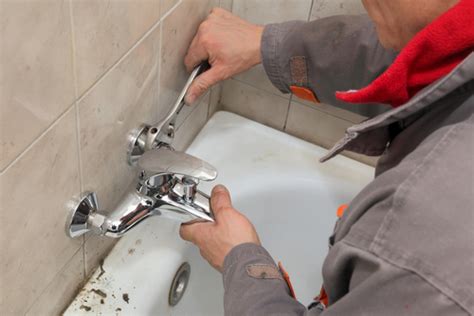 Heben sie die badewanne vorsichtig an, um zu prüfen, ob die wanne wirklich an allen stellen locker ist. Badewanne Austauschen Mit Diesen Kosten Ist Zu Rechnen