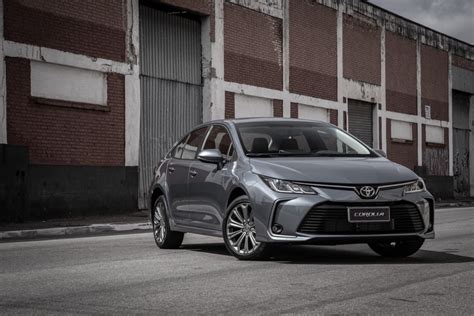Although the corolla sedan and corolla hatch have very different personalities, they both share some of the same characteristics that keep them head every corolla comes with advanced toyota safety senses1 technology to give you the peace of mind you're looking for. Novo Corolla 2020: veja os itens de série de cada versão e preços