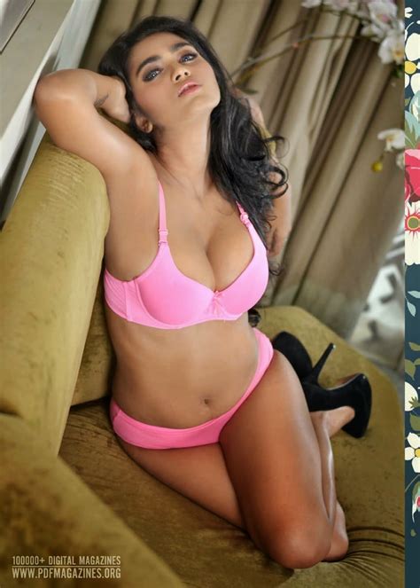 72bidadari merupakan website khusus yang menyediakan koleksi foto model panas ,model dewasa , model majalah popular dan koleksi foto model hot model indonesia. Selvarra (2) | DHE MODEL