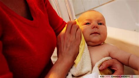 When shopping for baby bath tubs, it's important to look for ones that have a contoured design for babies under 6 months old and can't sit up yet. How to Bathe a Baby: Safety First - YouTube