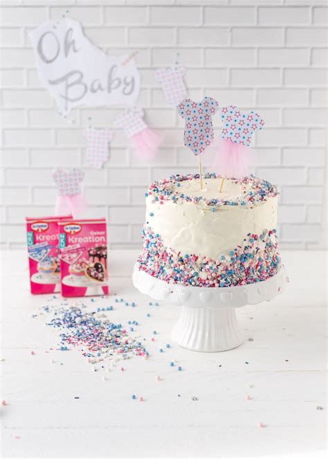 Ein marmorkuchen mit einer ganz mit diesem kunterbunten kuchen können sie nicht nur den kleinen eine freude machen, auch große. Gender Reveal Cake für eine Baby Shower | Kinder party ...