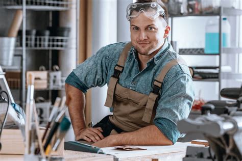 Der traktor verfügt über einen leistungsstarken motor der. Arbeitskleidung absetzen: Was lässt sich geltend machen ...