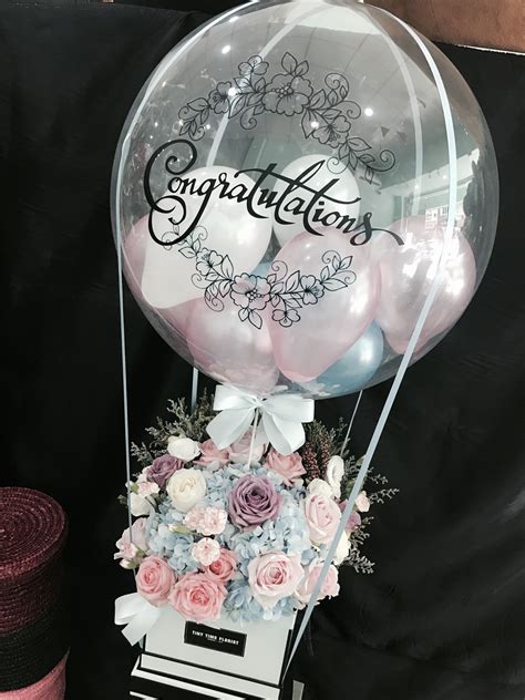 How to send fresh flowers in the mail. Bubble balloon with flower box | Como adornar con globos ...