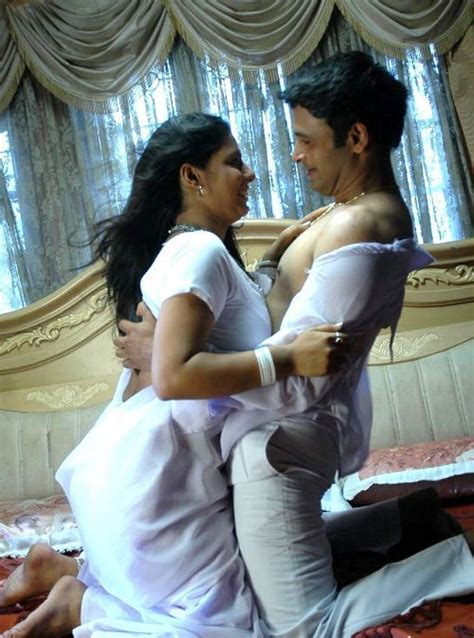 Hot bedroom romance scene 5 ghante mein 5 crore. Gsv Pics - Photos with Poetry: Andhra Hot Aunty in Bedroom ...