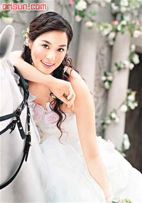Give vent to, let off 奚落：xi1luo4)：to taunt. 徐子淇与李家诚共赴悉尼 明将举行世纪婚礼(图)_影音娱乐_新浪网