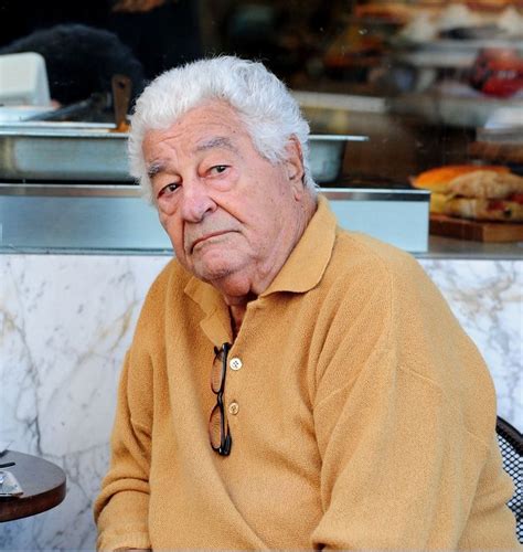 The official account for jeopardy!, the game show he hosted since 1984, shared the news of his death on twitter. Bekende Italiaanse televisiekok Antonio Carluccio (80 ...