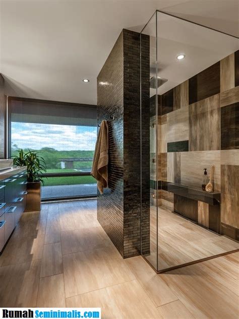 Selain itu, pemasangan shower akan cocok untuk anda yang terkendala dengan luas kamar mandi yang terbatas. 29 Model Tipe Kamar Mandi Shower Modern Minimalis - Desain ...