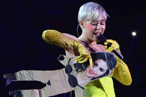 Enter @ your own risk! Miley Cyrus sings FU to cardboard cut-out of Selena Gomez ...