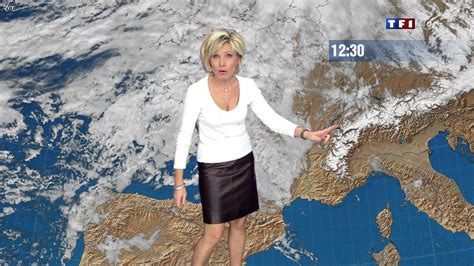 Le plus impressionnant est que cette fausse météo, tournée en 2016, prévoyait les températures pour 2050. Evelyne Dhéliat dans la Meteo de 13h - 08/12/11 - 05