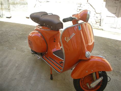 The sprint 150 is a 2 seater scooter and has a length of 1860 mm the width of 735 mm. VESPA SCOOTER, PX 150 CC NEW ENGINE 1965 ORANGE COLOR