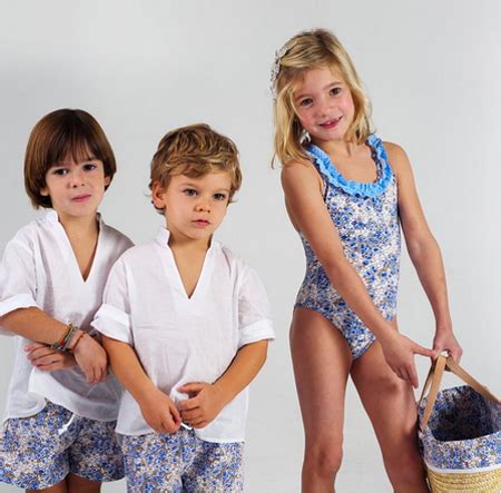 Completamente forrado en el mismo tono que el bañador. Tucana Kids, bañadores para niños a medida