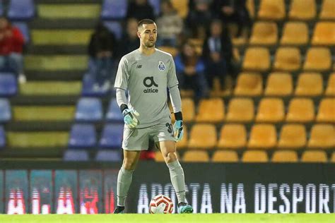 Profile page for fc porto football player diogo meireles costa (goal keeper). Estreia na baliza do FC Porto e outras implicações no onze ...