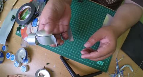 Meski beberapa kali gagal, akhirnya ia berhasil membuat miniature vespa antic. Cara Membuat Miniatur Vespa Dari Kaleng Bekas Pakai ...