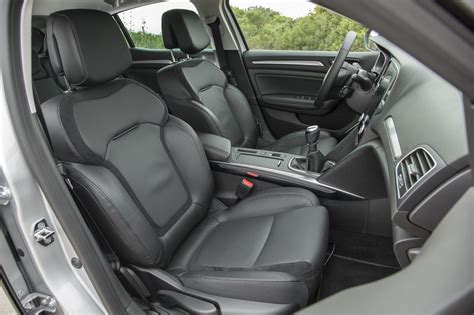 Evo, pa ako možete reći koji i zašto. Renault Mégane 4 vs Peugeot 308 : le match de l'année 2015 ...