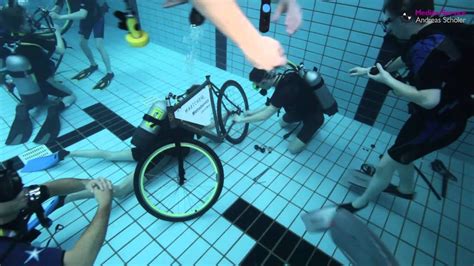 Anreise mit der bahn, dem auto, zu fuß oder mit dem rad. Tauchschule Yeti-Divers baut Unterwasser mit Haus ...