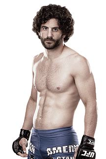 Pro mma fighter, employed by ufc, brazilian jiu jitsu black belt under romulo barral,muay thai student under master rafael cordeiro. MMA Ratings: Beneil Dariush vs. Charlie Brenneman