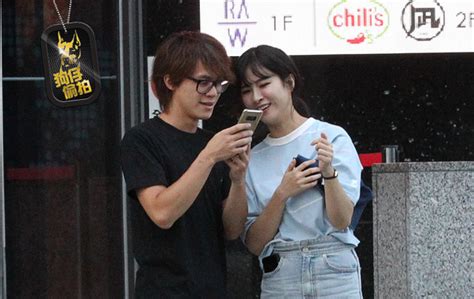 鄧福如 自成一派 專輯歌曲 1.refresh 2.自成一派 3.前面路口停(& 小宇) 4.鄧大福是一隻貓 5.輸給時間 6.黑羊 7.survive 8.數羊 9.藍色是最溫暖的顏色 10.超級豬. 【狗仔偷拍】鄧福如幸福肥撇孕 網紅男友爽到跳起來｜蘋果新聞網｜蘋果日報