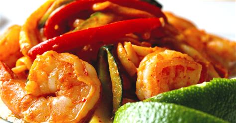 Easy red curry paste requiring just 1 blender or food processor and 10 minutes to prepare! Red Thai Curry Shrimp Linguine - Dreamfields Foods