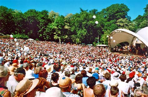 Erbaut von 1954 bis 1956 auf einer ehemaligen kiesgrube. Die 20 Besten Ideen Für Freilichtbühne Großer Garten Junge ...